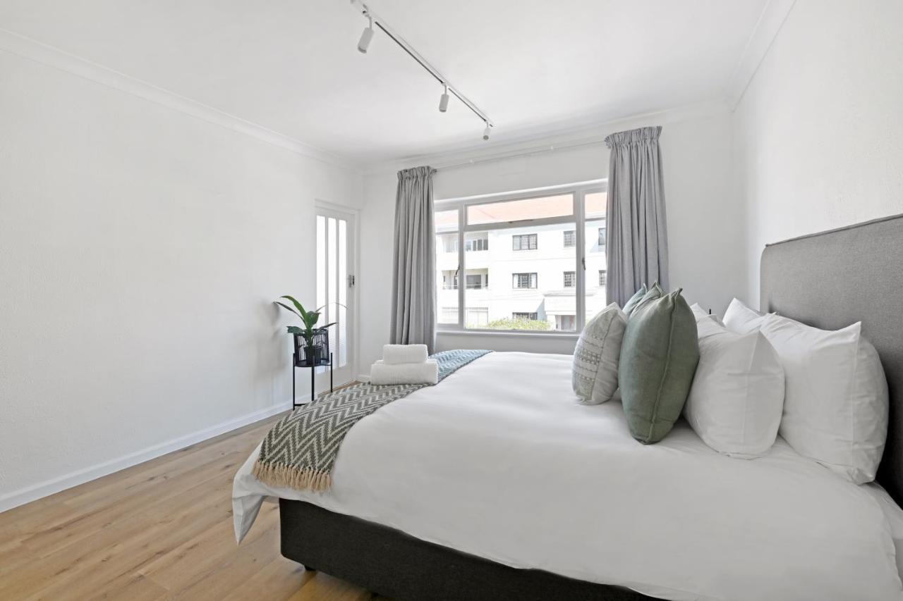 Bantry Bay With Amazing Views And A Short Walk To The Apartment Cape Town