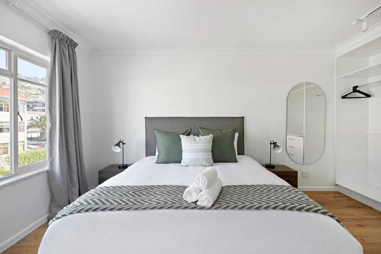 Bantry Bay With Amazing Views And A Short Walk To The *