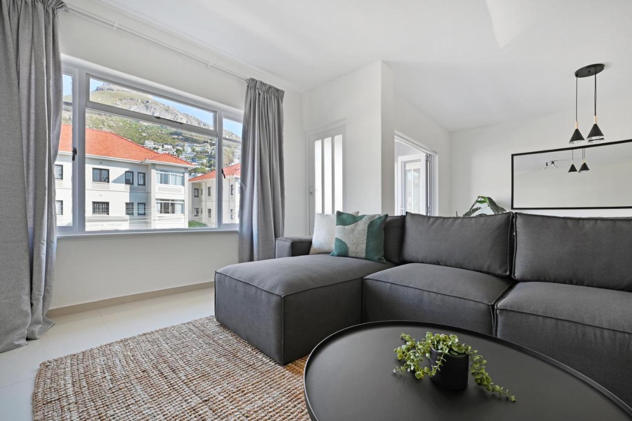 Bantry Bay With Amazing Views And A Short Walk To The Cape Town